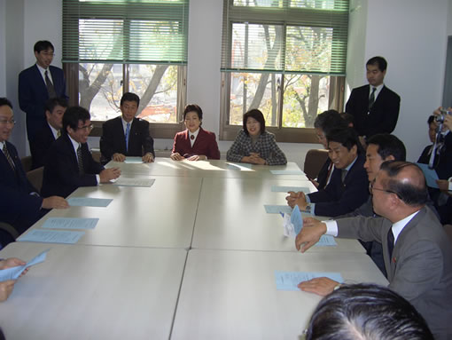 2004年12月1日